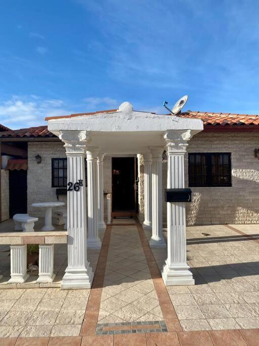 3-Bedroom Villa With A Jacuzzi Noord Exterior foto